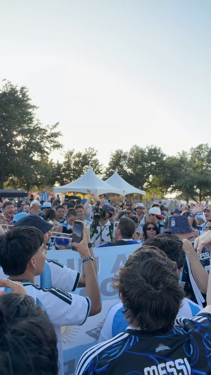 El ingreso de hinchas jordanos y argentinos en la previa