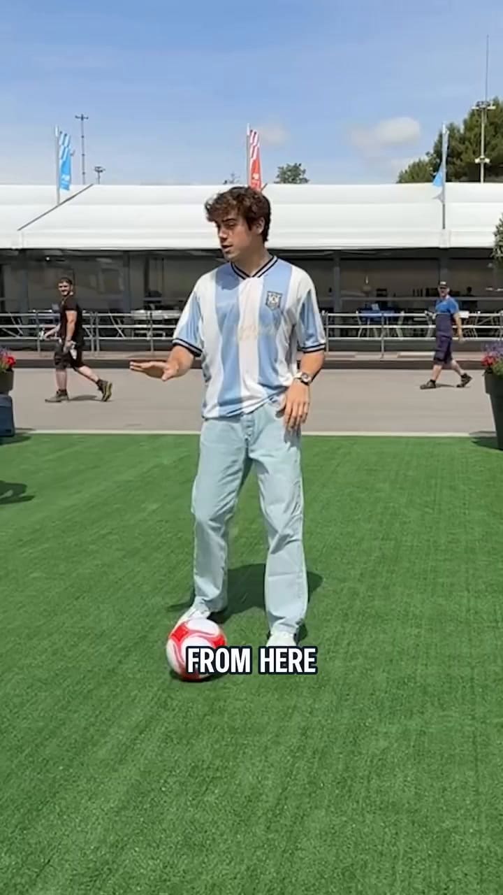Franco Colapinto jugó a la pelota en el Gran Premio de Barcelona - Cataluña