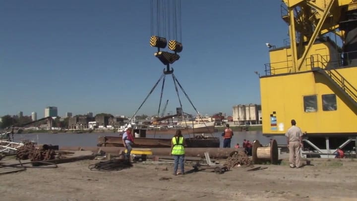 Así rescata Prefectura un barco hundido