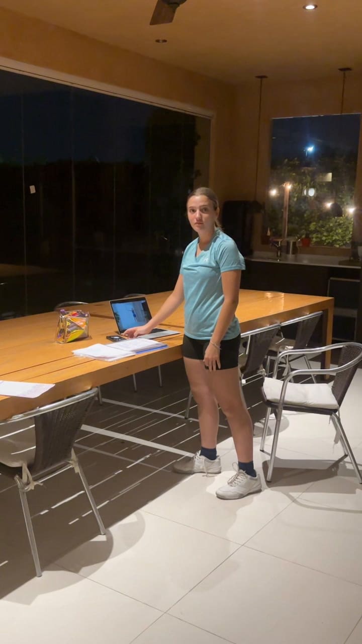 Sofía Solá, la hija de Maru Botana, mostró en un video lo que sucede cuando llega a su casa