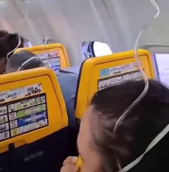 Un avión tuvo que aterrizar de emergencia en Grecia luego de que una ventanilla se desprendió
