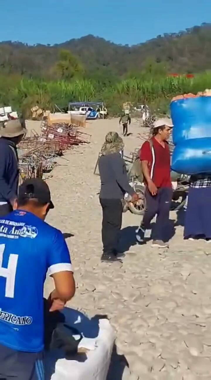 Ataque de bagayeros a efectivos de la Prefectura en Aguas Blancas, Salta