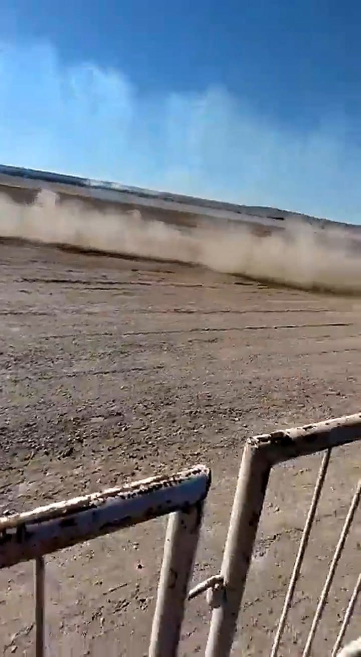 Un avión golpea su ala contra el piso en el Aeroclub de Allen I