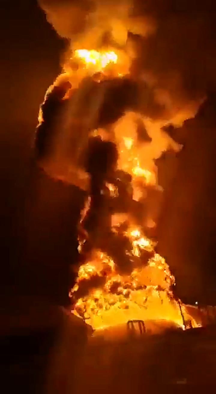 Las impactantes imágenes de la explosión de un tercer tanque de combustible en Cuba 2