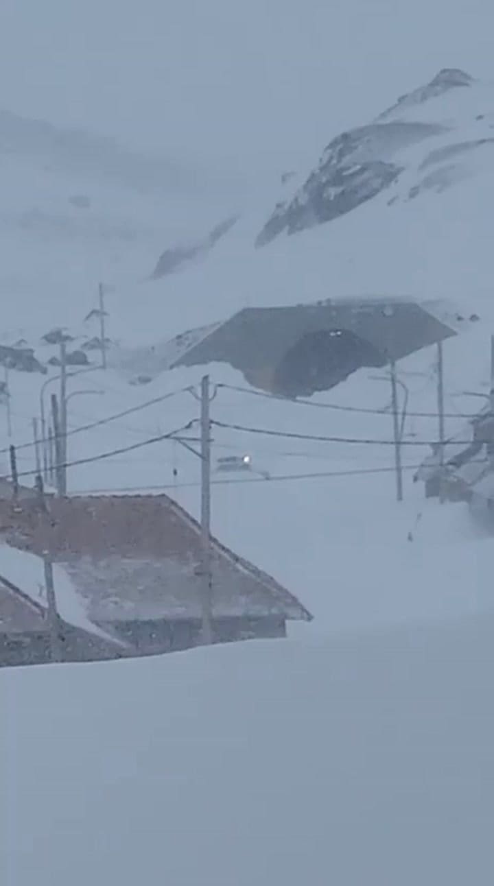 El Cristo Redentor, bloqueado por el temporal de nieve