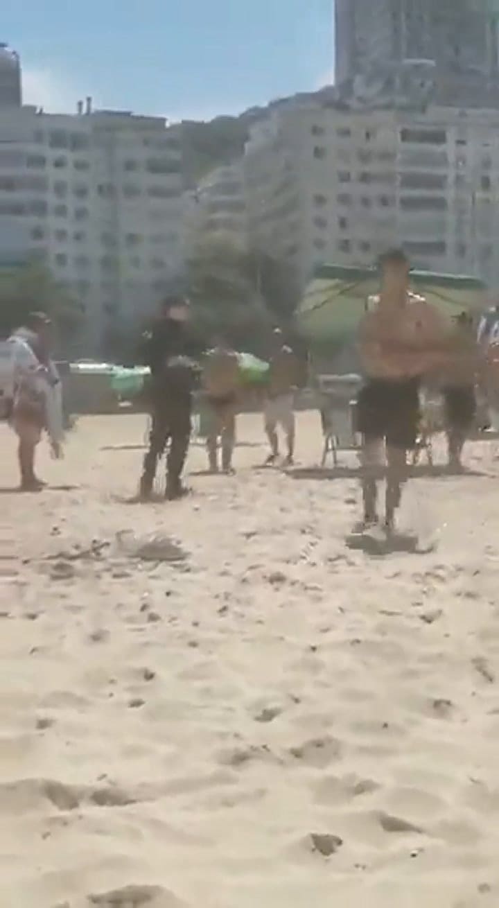 Policías en Copacabana increparon a fanáticos de 'El Matador'