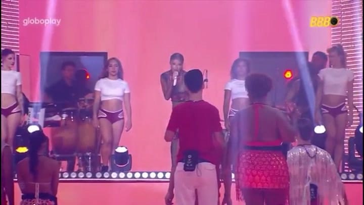 Emilia Mernes sorprendió con su aparición en la televisión brasilera