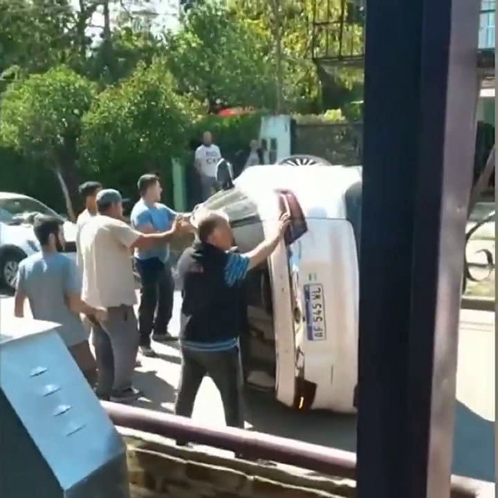 Así quedó el auto que volcó en Ituzaingó