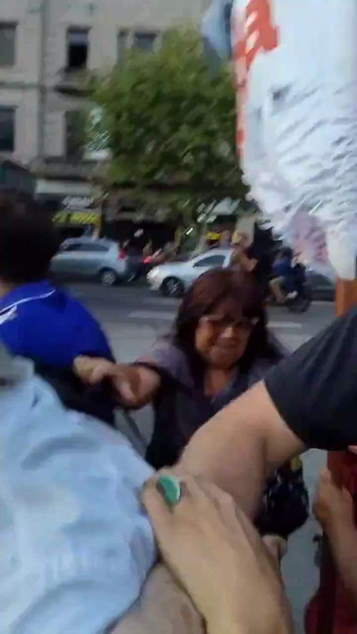 Tensión en la protesta de jubilados por la continuidad de la moratoria