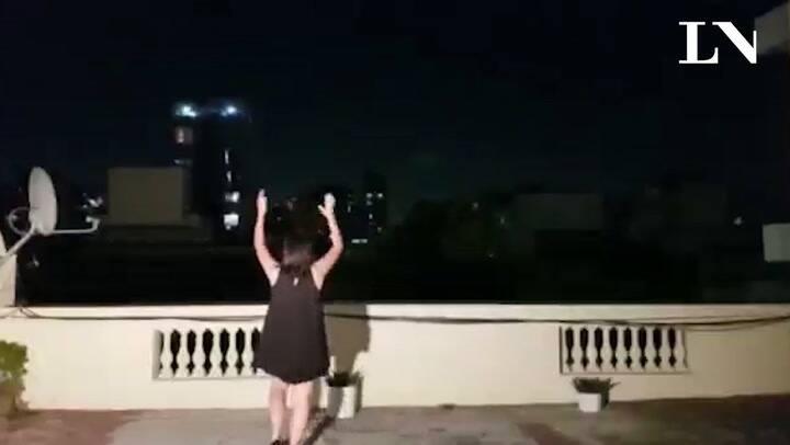 La soprano argentina que comparte su música durante la cuarentena desde su terraza