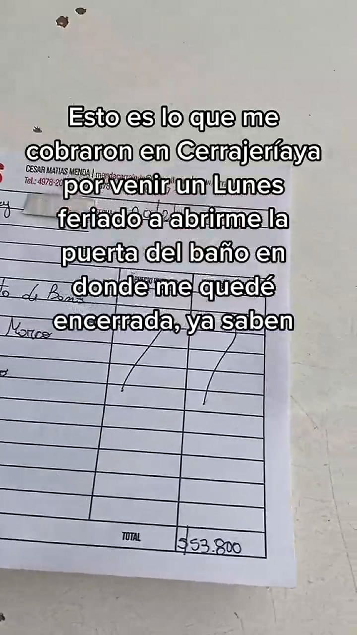 Se quedó encerrada en el baño el lunes feriado, mostró en las redes lo que le cobró el cerrajero y d