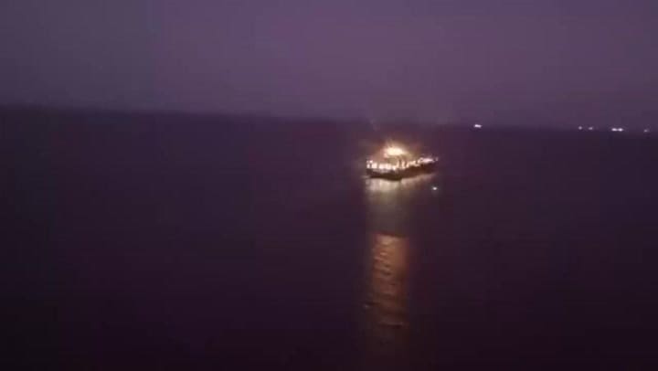Aeroevacuación del tripulante de un barco frente al Puerto de Buenos Aires
