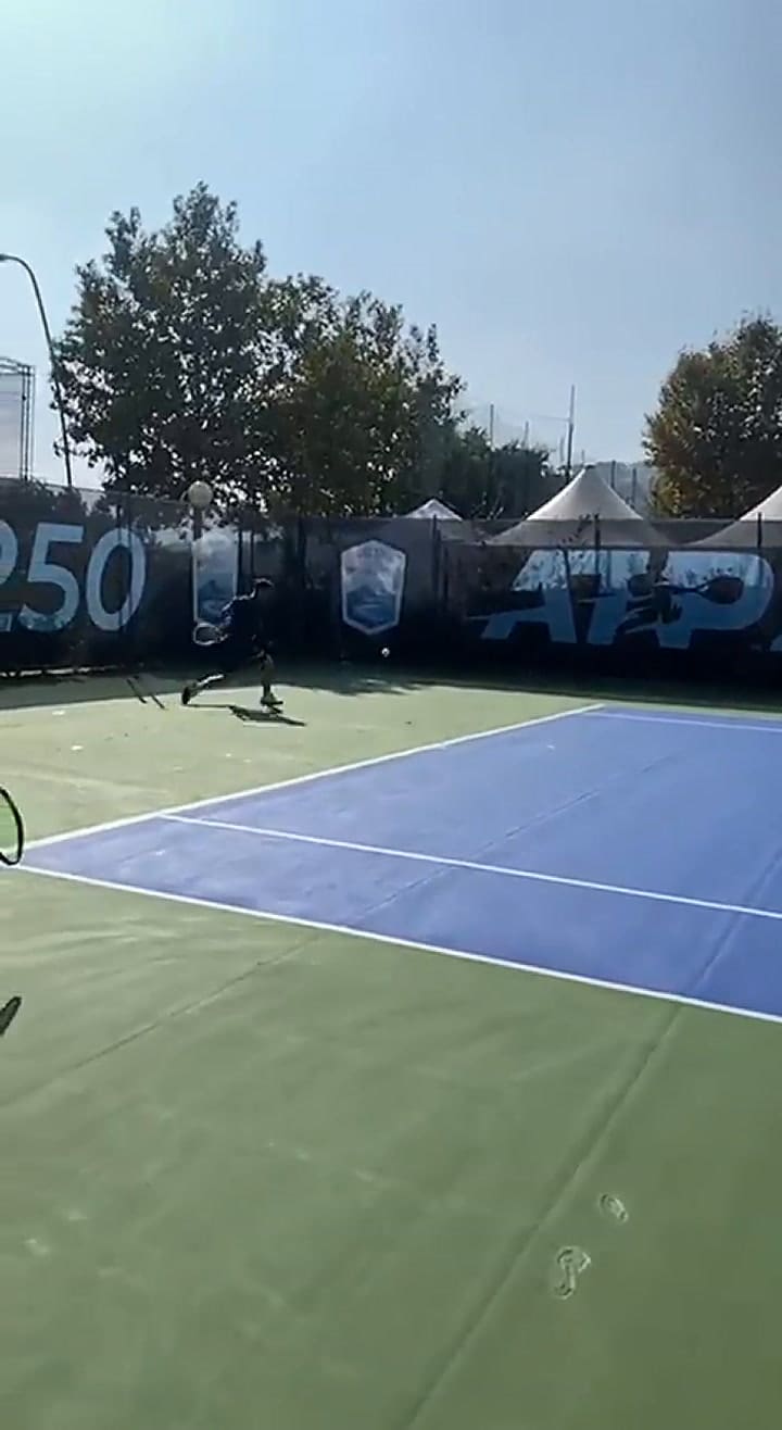 suspenden el inicio de un torneo de tenis en Nápoles porque las pelotas “no rebotan”