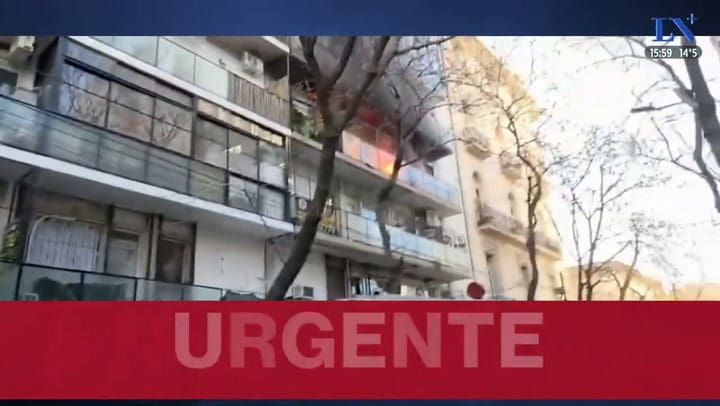 Incendio en edificio pegado a casa de Cristina Kirchner: fuerte operativo en la zona