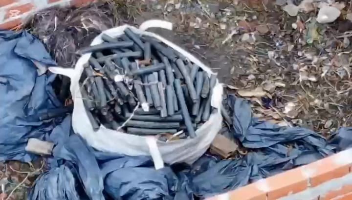 Un delincuente escapaba de la Policía en Mar del Plata, se tiró de un balcón y terminó rompiéndose la espalda
