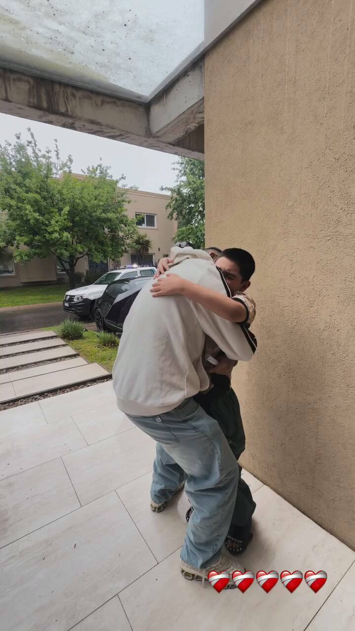 El reencuentro de Callejero Fino con su hijo tras quedar en libertad