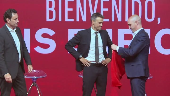 No va a haber una revolución ', dijo Luis Enrique, el nuevo DT de España - Fuente: AFP