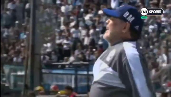 Reacción del Diego al gol de racing