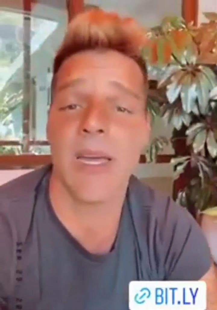 El particular gesto de Ricky Martin en un video que llamó la atención de sus seguidores