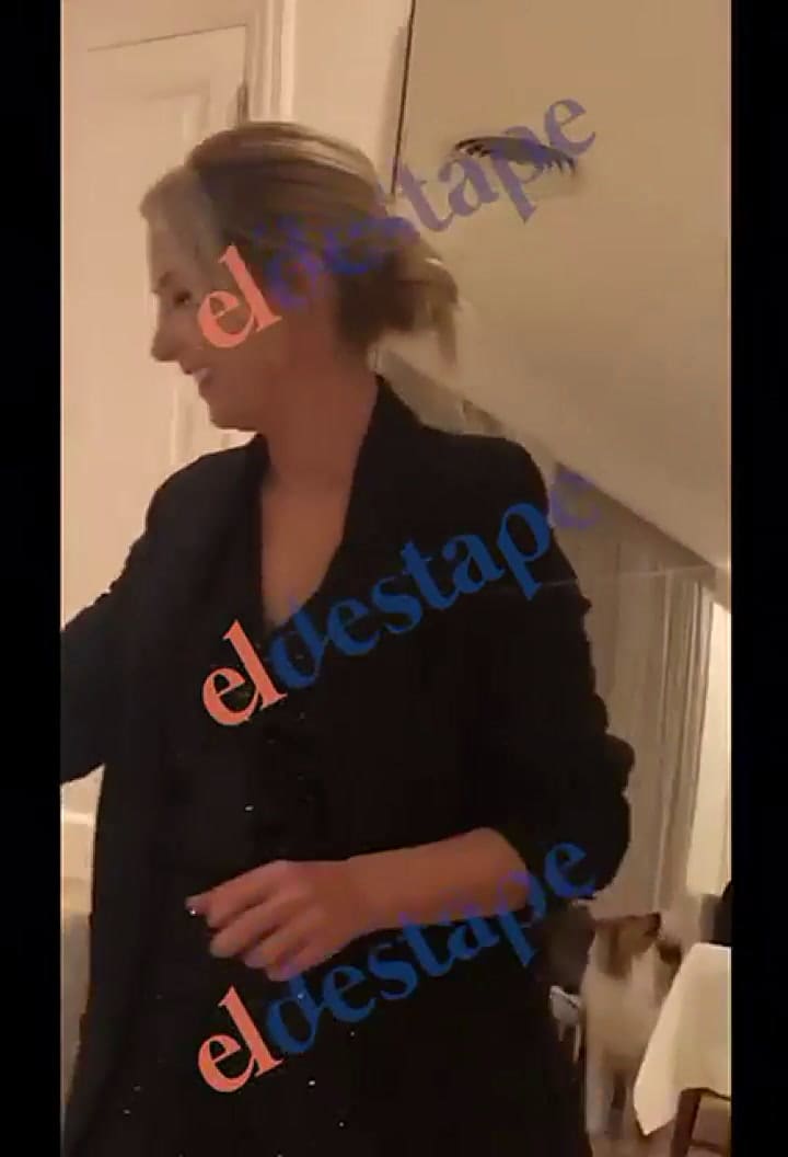Fabiola Yáñez soplando las velitas en su cumpleaños