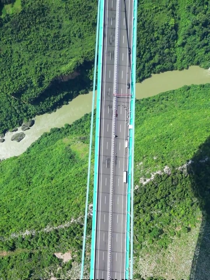 El puente de China tiene 625 metro de altura