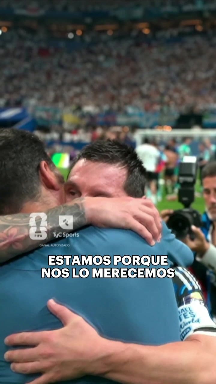 “Somos historia pura” El abrazo de Scaloni con Messi después del final (TyC Sports)