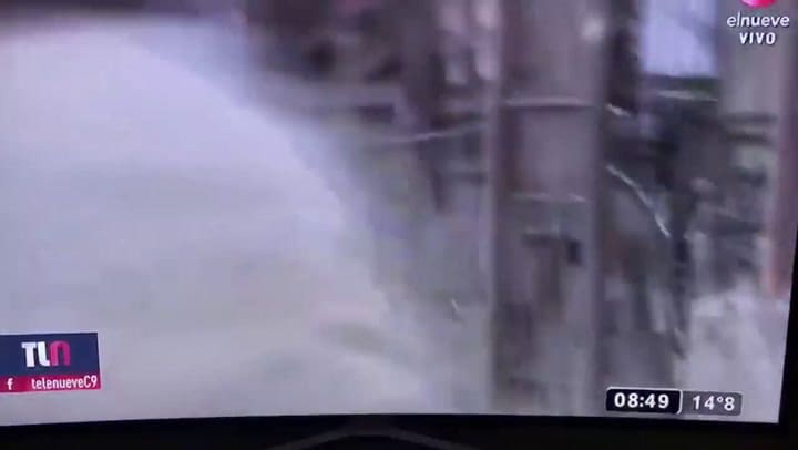 Le robaron el celular en vivo - Fuente: elnueve