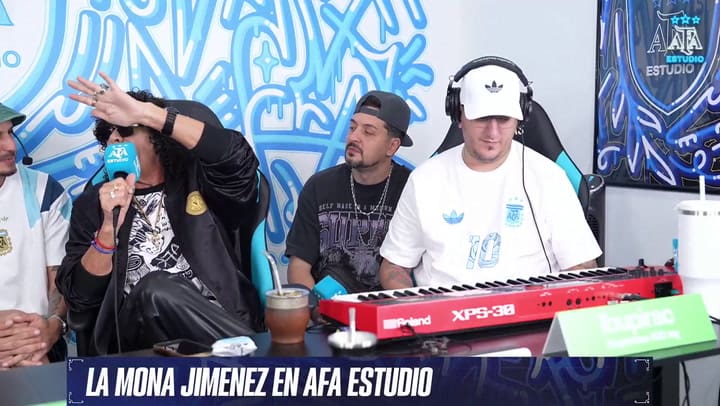 La Mona Jiménez, Un Poco de Ruido y los jugadores juntos