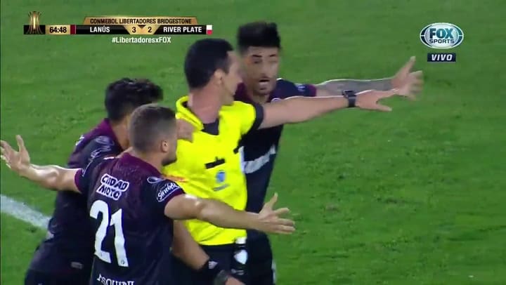 La polémica de la noche, el penal que no cobraron