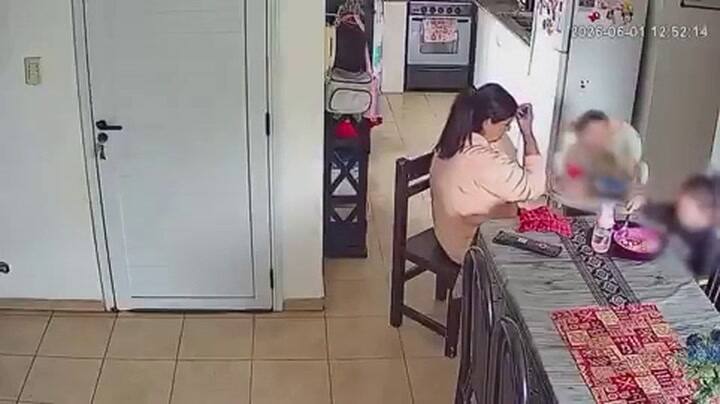 Una madre descubrió que la niñera le pegaba a su hija de 3 años, la denunció y difundió el video en redes sociales