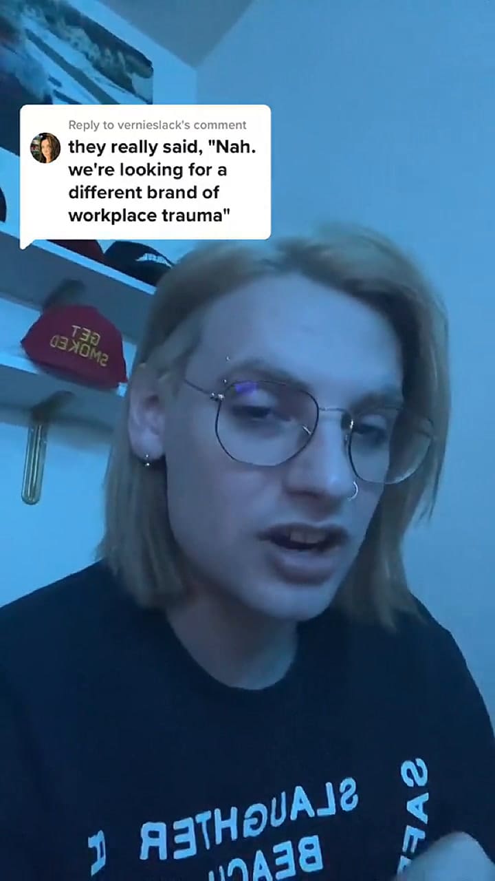 Un trabajador explica cómo se clasifica la industria en Estados Unidos