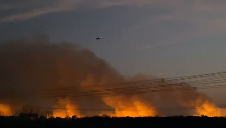 El incendio en Campana que provocó el apagón en Atucha I al atardecer