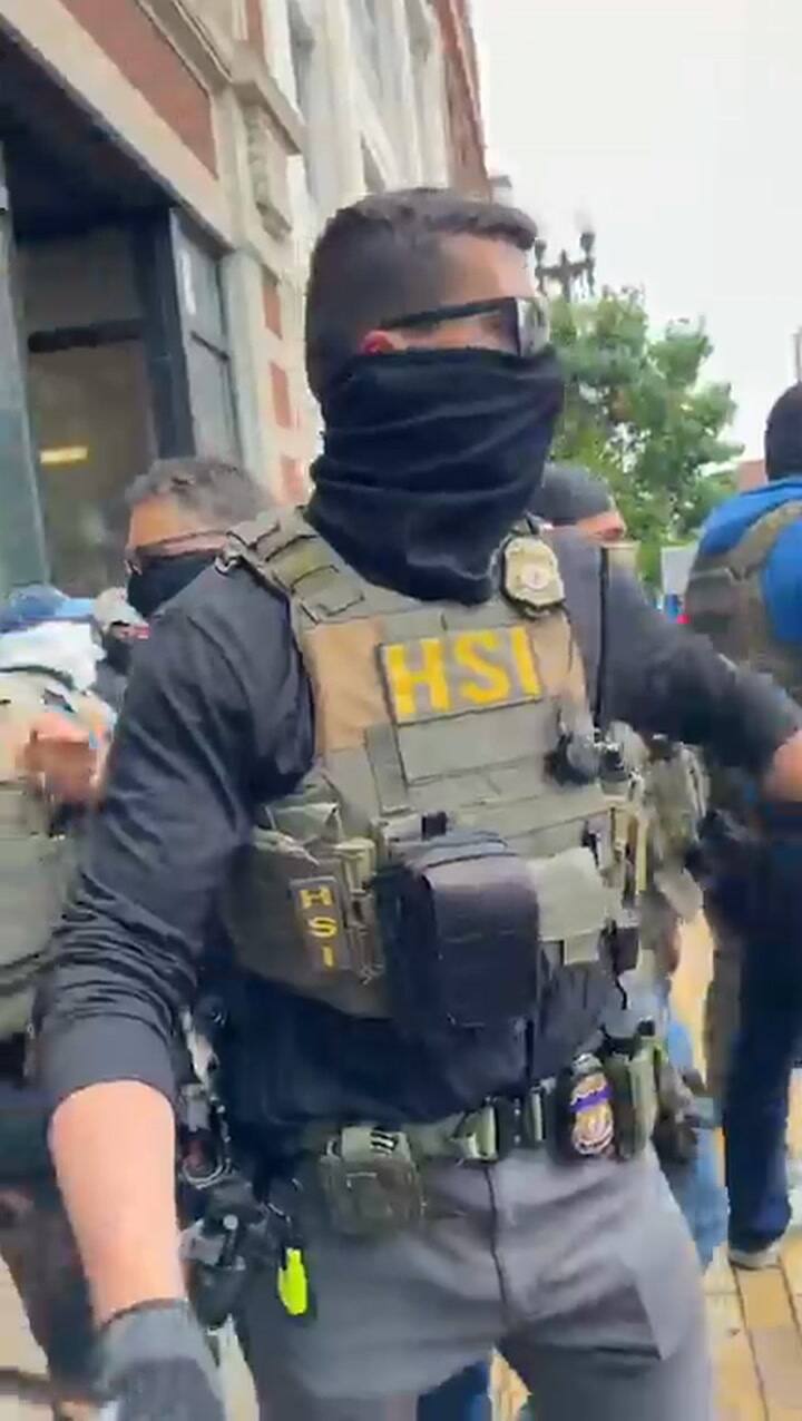La respuesta de JB Pritzker a la redada de ICE que involucró a la policía