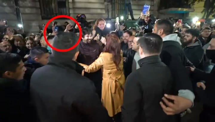Sabag Montiel en las inmediaciones de la casa de Cristina Kirchner