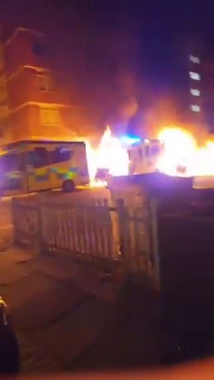 La policía señaló que el incendio de las ambulancias está siendo tratado como un delito de odio antisemita