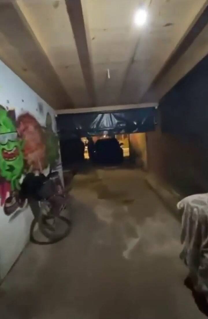L-Gante mostró la casa de tres pisos que construye en Barrio Bicentenario