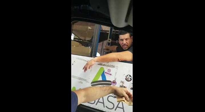 El enojo de un empleado de un peaje de AU BASA: 'Se cagan en la gente'
