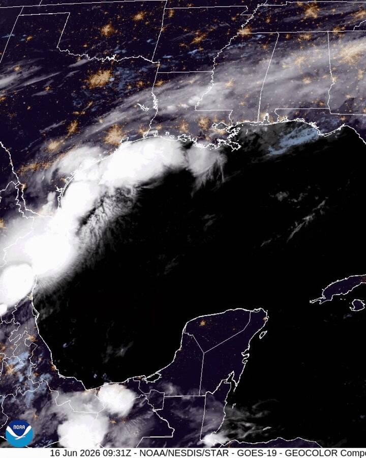 La Tormenta En Formación Al Sur De Texas