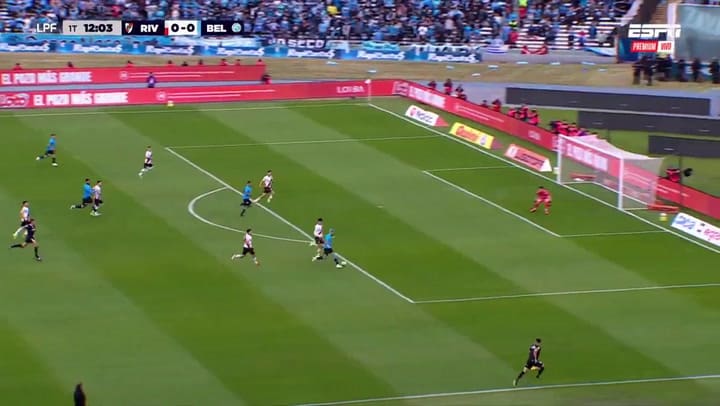 Una de las atajadas de Beltrán a Belgrano