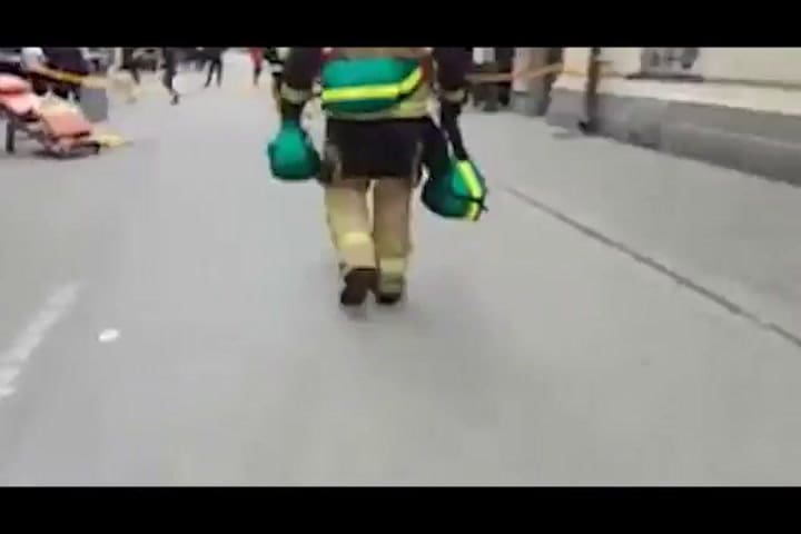 Estocolmo: un camión atropelló a transeúntes en una calle peatonal del centro