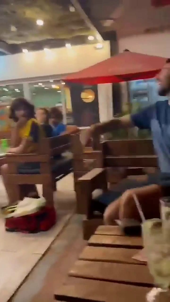 La insólita situación que vivió el protagonista de División Palermo en un bar