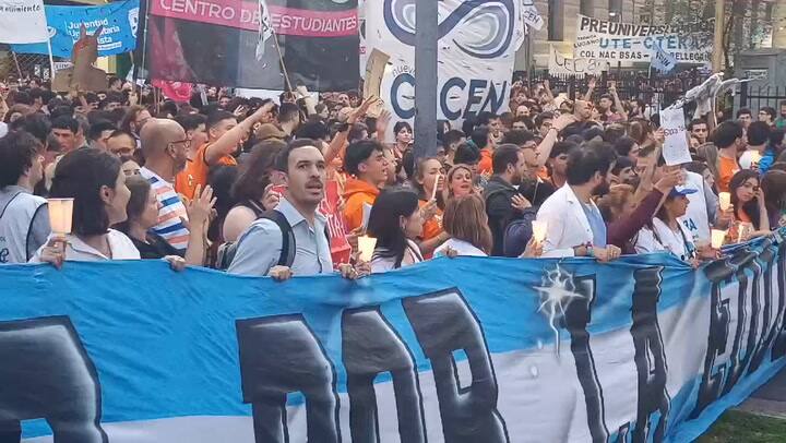 Marcha de velas universitaria