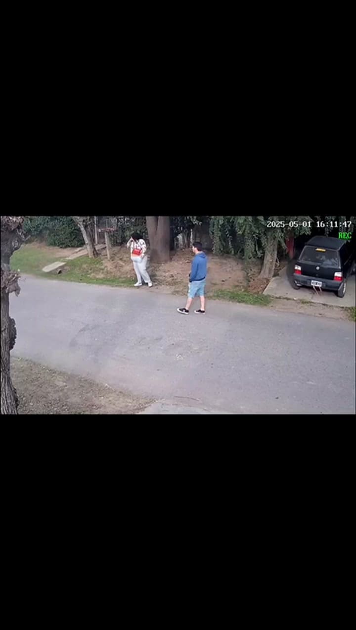 Fue a visitar a su tía y encontró sus huesos quemados en la basura