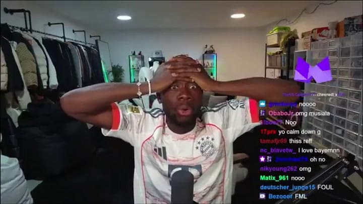 La reacción de Alphonso Davies al ver la terrible lesión de su compañero Musiala