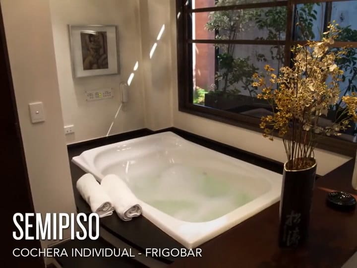 Un vistazo al hotel JJ - Fuente: YouTube