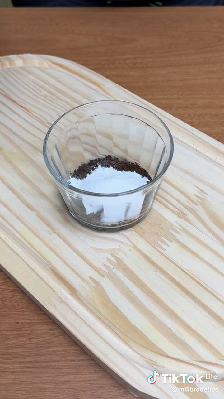 Cómo aplicar café en el inodoro - @milibrodetips
