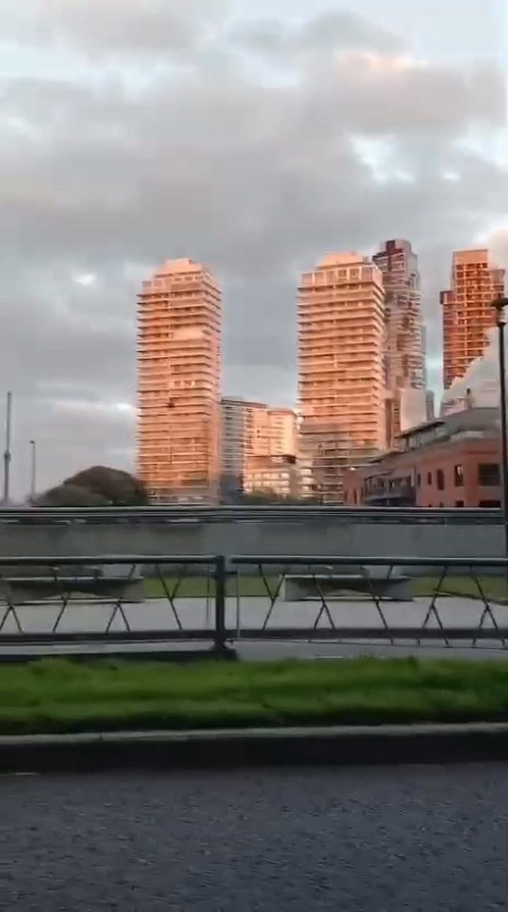 Se incendió un reconocido restaurante de Puerto Madero: dos personas asistidas y 50 evacuados
