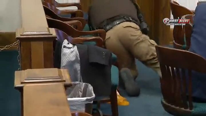 Golpeó al abogado en plena audiencia