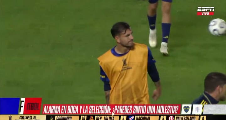 Molestia de Leandro Paredes en la entrada en calor con Boca