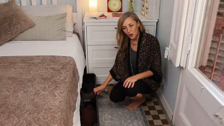 Qué no se debe guardar debajo de la cama